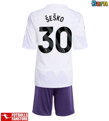 Manchester United Benjamin Sesko #30 Bortatröja Barn 2025-26 Kortärmad (+ Korta byxor)